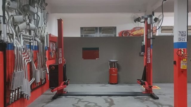 siri-auto-center